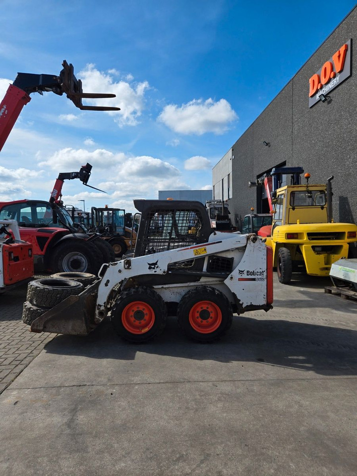 Bobcat S450 - Gumikerekes homlokrakodó: 3 kép. Bobcat S450 - Gumikerekes homlokrakodó: 3 kép.