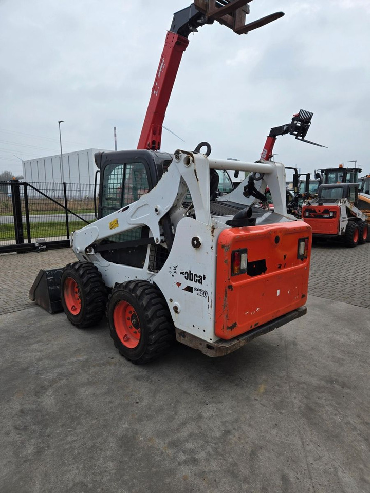 Bobcat S570 - Gumikerekes homlokrakodó: 5 kép. Bobcat S570 - Gumikerekes homlokrakodó: 5 kép.