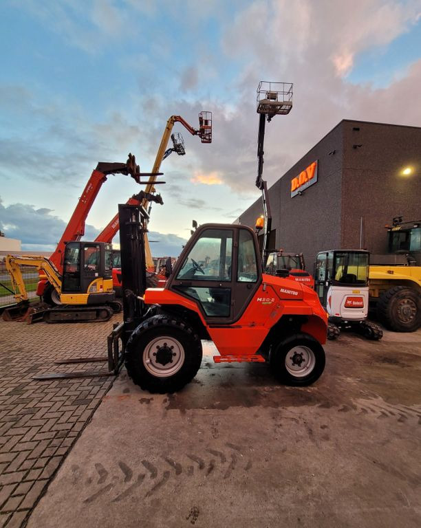 Manitou M30-2 - Dízel targonca: 2 kép. Manitou M30-2 - Dízel targonca: 2 kép.