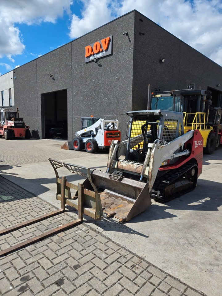 Takeuchi TL120 - Gumikerekes homlokrakodó: 1 kép. Takeuchi TL120 - Gumikerekes homlokrakodó: 1 kép.