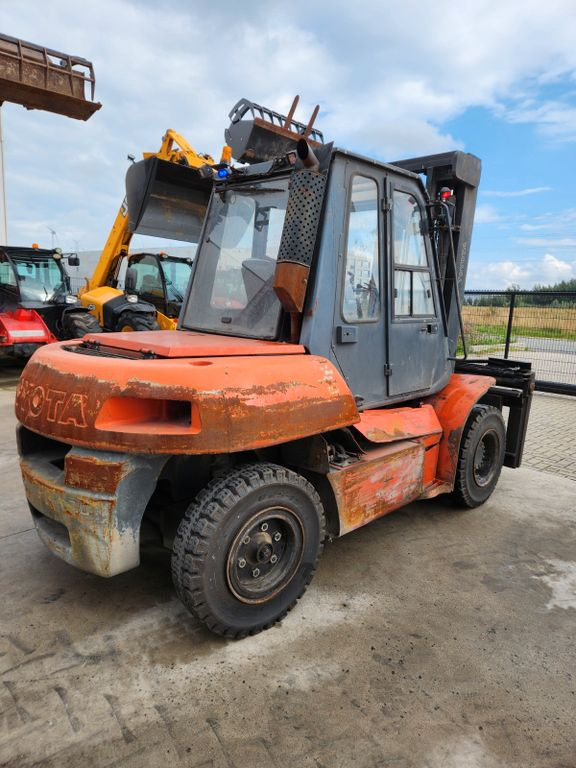 Toyota 5FD70 - Dízel targonca: 4 kép. Toyota 5FD70 - Dízel targonca: 4 kép.
