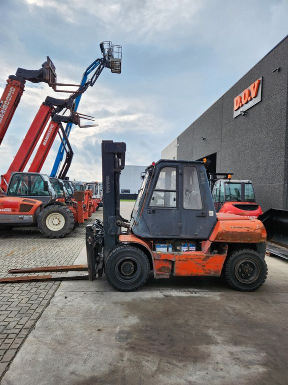 Toyota 5FD70 - Dízel targonca: 2 kép. Toyota 5FD70 - Dízel targonca: 2 kép.