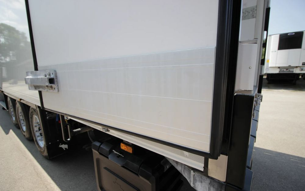 Schmitz Cargobull FP 60 V7 Thermo King SLXi 300 / TYLKO 3 566 MTG** / JAK NOWA / ŚCIANA 7 CM / - Félpótkocsi hűtős: 5 kép. Schmitz Cargobull FP 60 V7 Thermo King SLXi 300 / TYLKO 3 566 MTG** / JAK NOWA / ŚCIANA 7 CM / - Félpótkocsi hűtős: 5 kép.