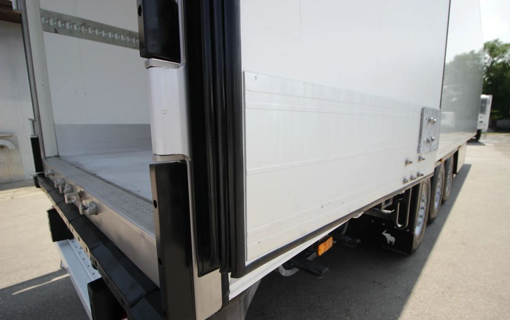 Félpótkocsi hűtős Schmitz Cargobull FP 60 V7 Thermo King SLXi 300 / TYLKO 3 566  MTG** / JAK NOWA / ŚCIANA 7 CM /: 6 kép.