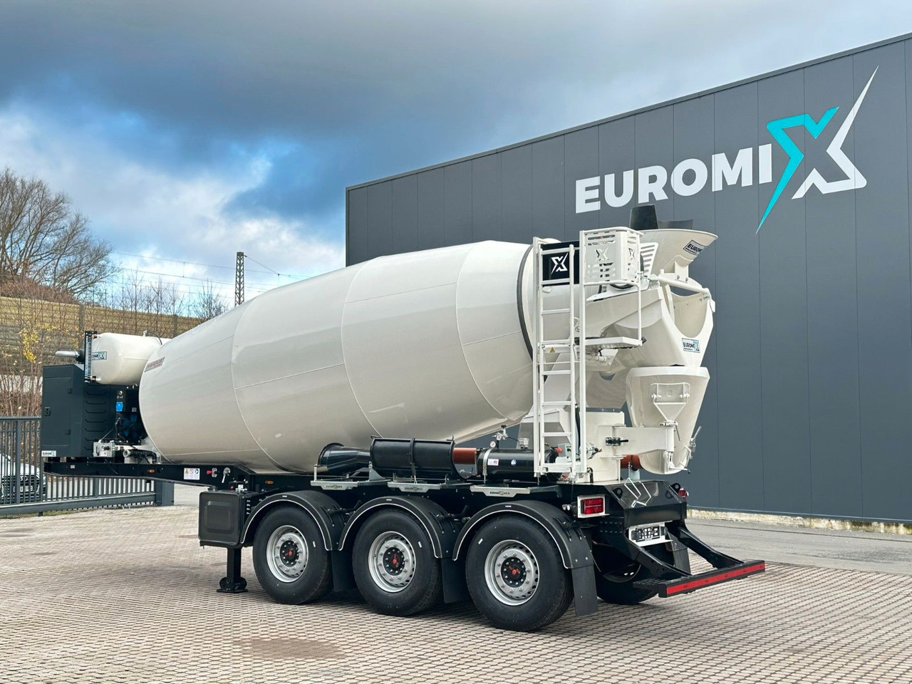 EUROMIX MTP - 12m³ Betonmischer-Auflieger - Félpótkocsi: 4 kép. EUROMIX MTP - 12m³ Betonmischer-Auflieger - Félpótkocsi: 4 kép.