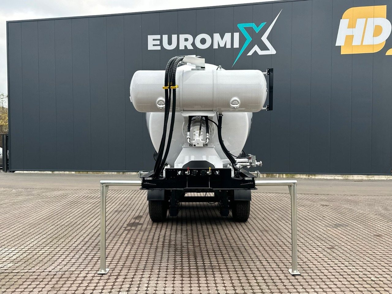 EUROMIX MTP - Fahrmischer EM 10 L 2-Achser - Félpótkocsi: 3 kép. EUROMIX MTP - Fahrmischer EM 10 L 2-Achser - Félpótkocsi: 3 kép.