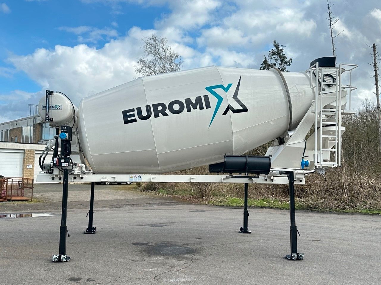 MAN EuromixMTP Fahrmischer Aufbauten MAN EuromixMTP Fahrmischer Aufbauten - Betonmixer: 4 kép. MAN EuromixMTP Fahrmischer Aufbauten MAN EuromixMTP Fahrmischer Aufbauten - Betonmixer: 4 kép.