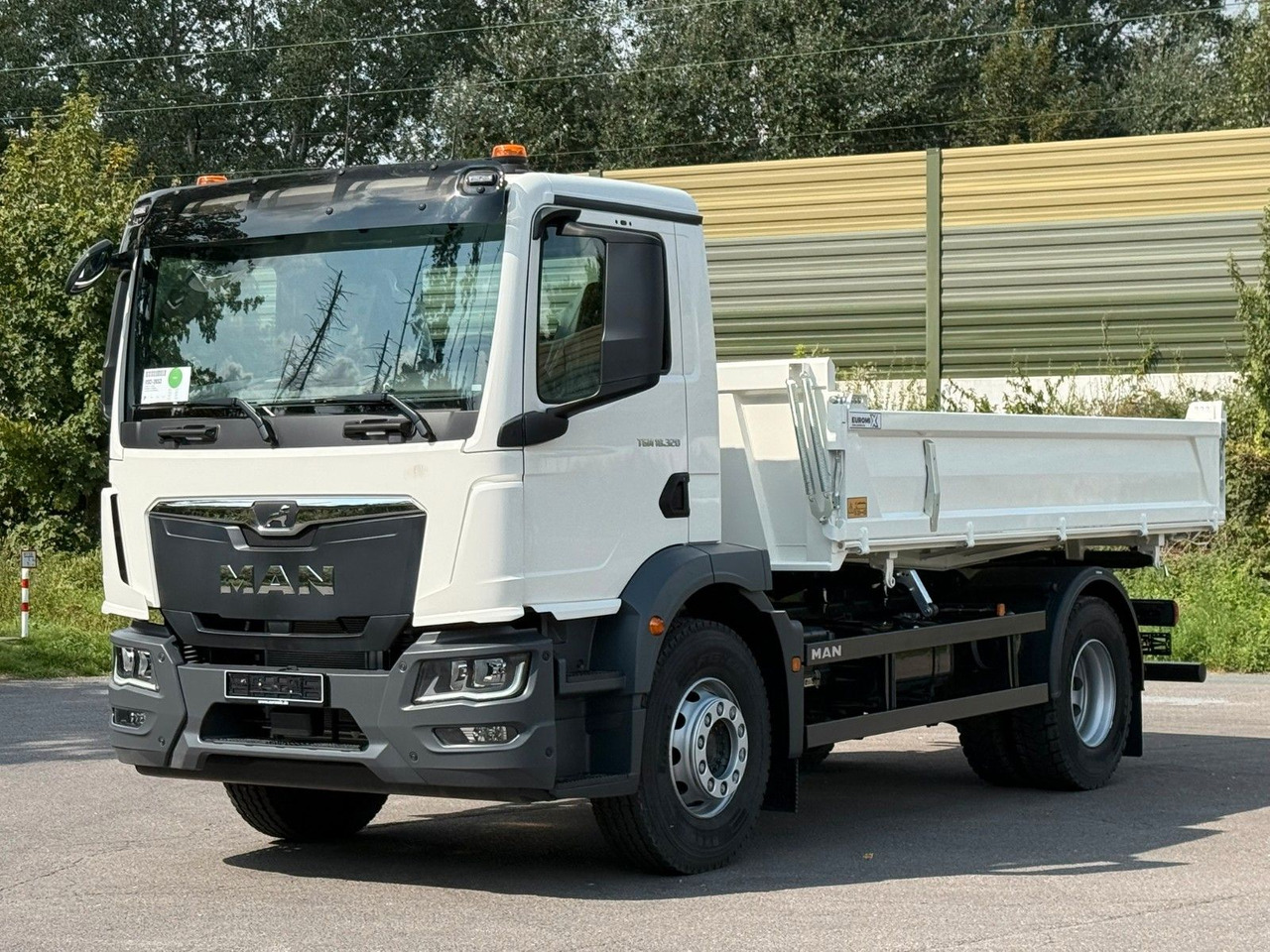 MAN TGM 18.320 4X2 / Euro 6e 3-Seiten-Kipper - Billenőplatós teherautó: 1 kép. MAN TGM 18.320 4X2 / Euro 6e 3-Seiten-Kipper - Billenőplatós teherautó: 1 kép.