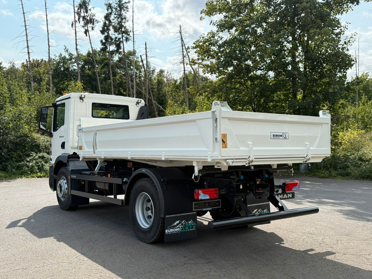 MAN TGM 18.320 4X2 / Euro 6e 3-Seiten-Kipper - Billenőplatós teherautó: 5 kép. MAN TGM 18.320 4X2 / Euro 6e 3-Seiten-Kipper - Billenőplatós teherautó: 5 kép.