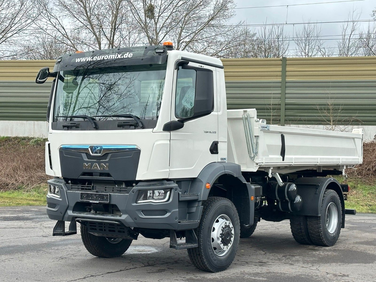 MAN TGM 18.320 4X4 Euro 6e Euromix 3-Seiten-Kipper - Billenőplatós teherautó: 2 kép. MAN TGM 18.320 4X4 Euro 6e Euromix 3-Seiten-Kipper - Billenőplatós teherautó: 2 kép.