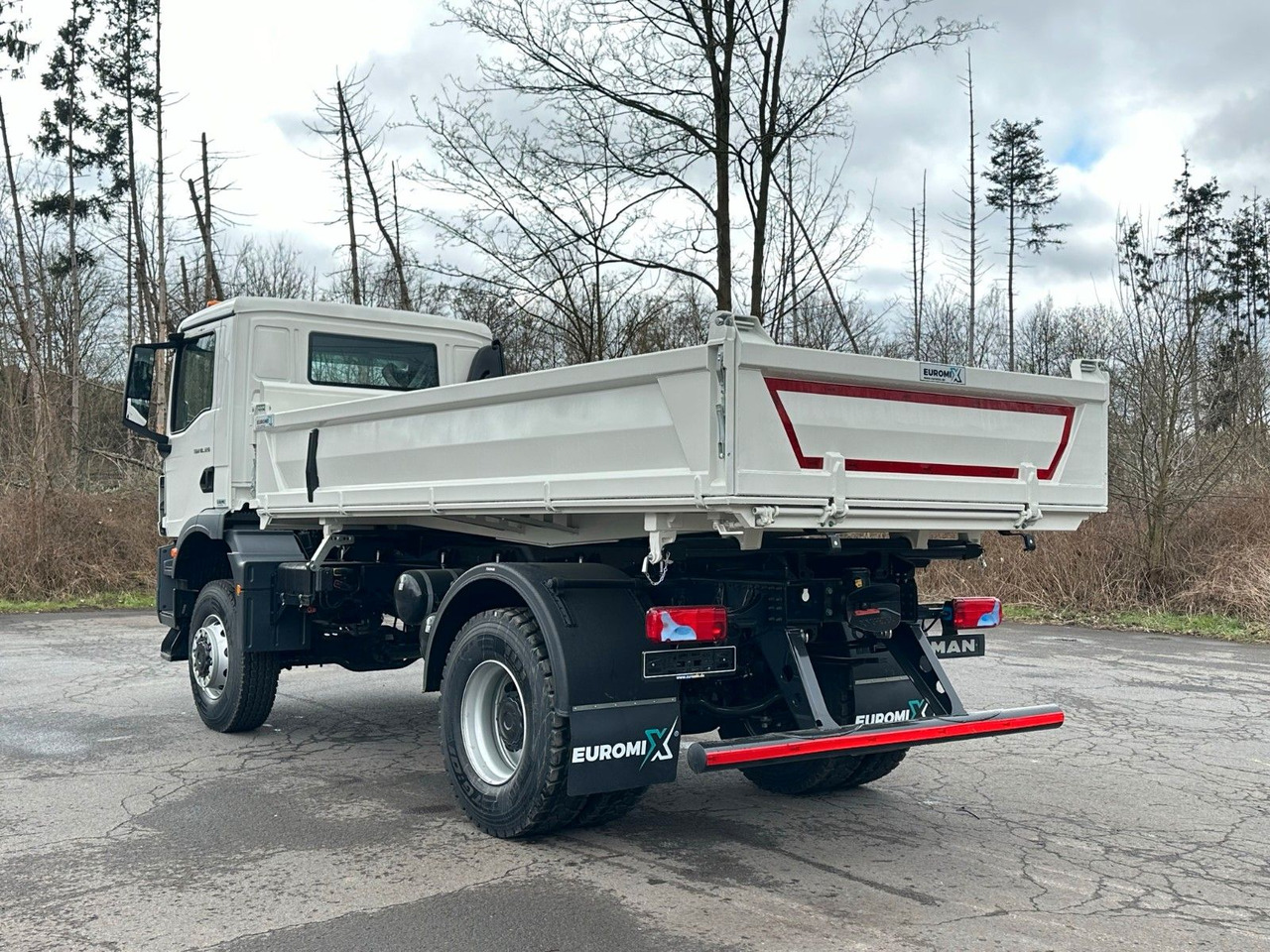 MAN TGM 18.320 4X4 Euro 6e Euromix 3-Seiten-Kipper - Billenőplatós teherautó: 5 kép. MAN TGM 18.320 4X4 Euro 6e Euromix 3-Seiten-Kipper - Billenőplatós teherautó: 5 kép.
