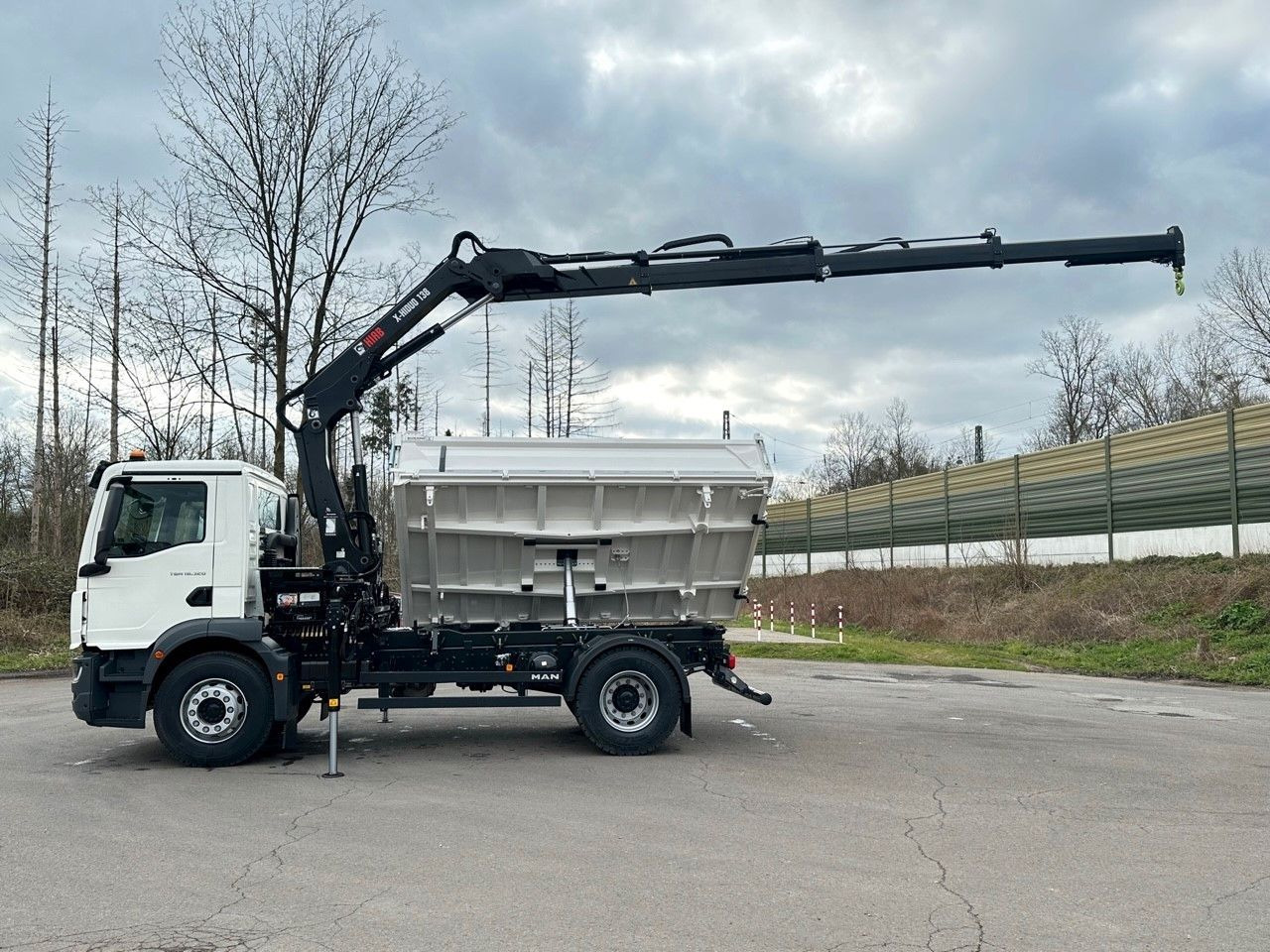 Billenőplatós teherautó, Darus autó MAN TGM 18.320 4x2 Euro6e  Hiab X-HiDuo 138DS-3: 16 kép.