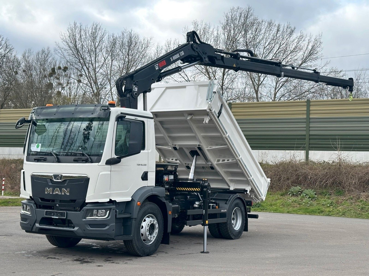 MAN TGM 18.320 4x2 Euro6e Hiab X-HiDuo 138DS-3 - Billenőplatós teherautó, Darus autó: 1 kép. MAN TGM 18.320 4x2 Euro6e Hiab X-HiDuo 138DS-3 - Billenőplatós teherautó, Darus autó: 1 kép.