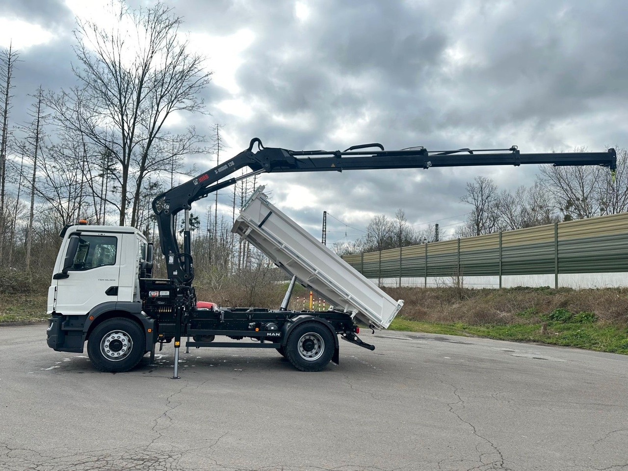 Billenőplatós teherautó, Darus autó MAN TGM 18.320 4x2 Euro6e  Hiab X-HiDuo 138DS-3: 10 kép.