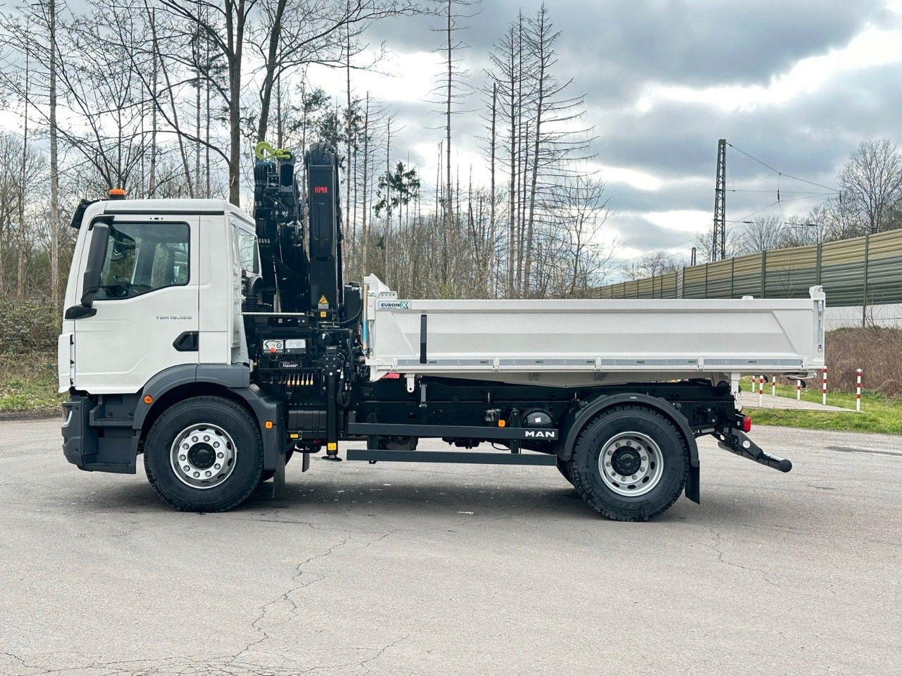 MAN TGM 18.320 4x2 Euro6e Hiab X-HiDuo 138DS-3 - Billenőplatós teherautó, Darus autó: 5 kép. MAN TGM 18.320 4x2 Euro6e Hiab X-HiDuo 138DS-3 - Billenőplatós teherautó, Darus autó: 5 kép.