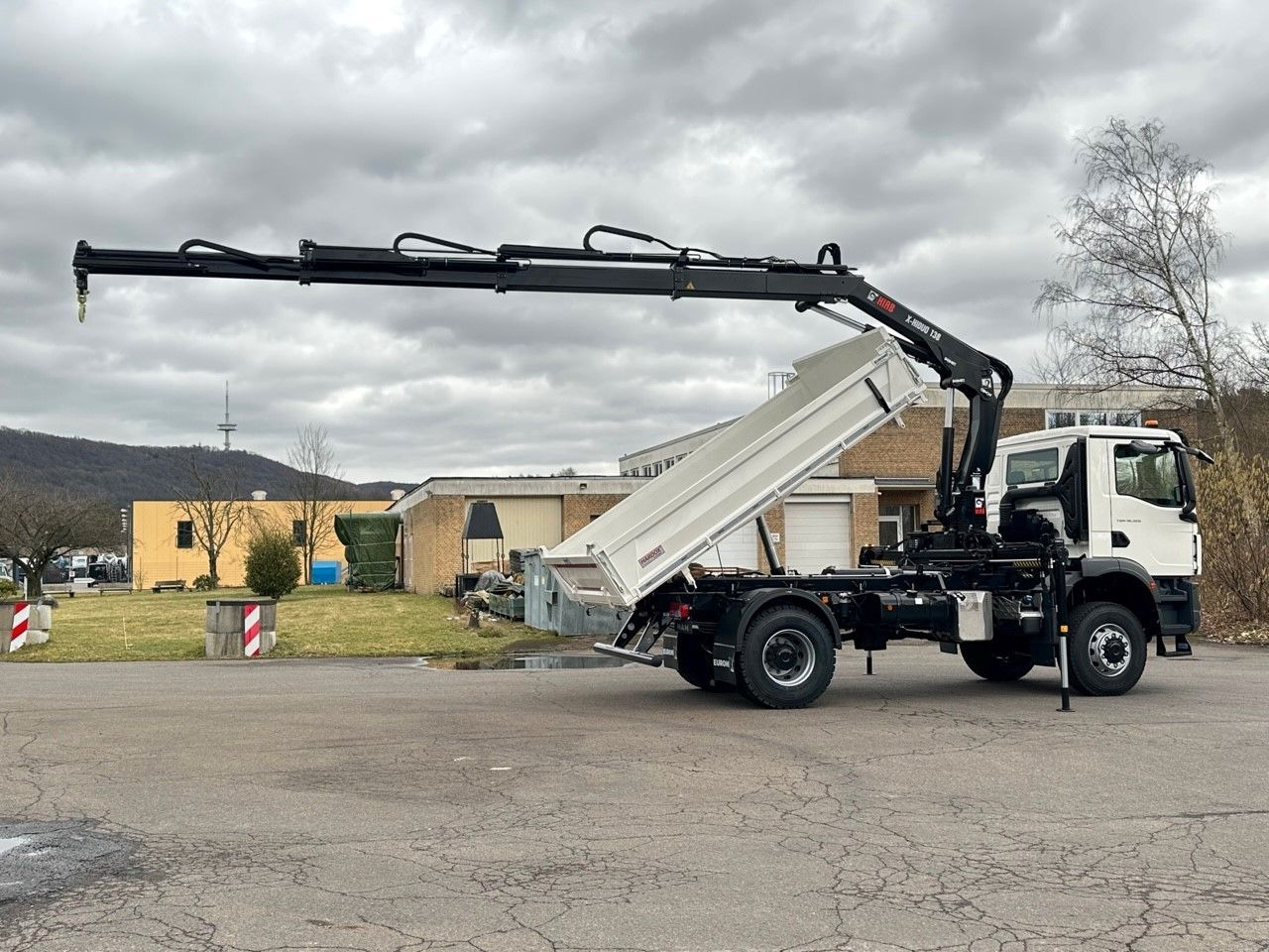 MAN TGM 18.320 4x4 Euro6e Hiab X-HiDuo 138DS-3 - Billenőplatós teherautó, Darus autó: 2 kép. MAN TGM 18.320 4x4 Euro6e Hiab X-HiDuo 138DS-3 - Billenőplatós teherautó, Darus autó: 2 kép.