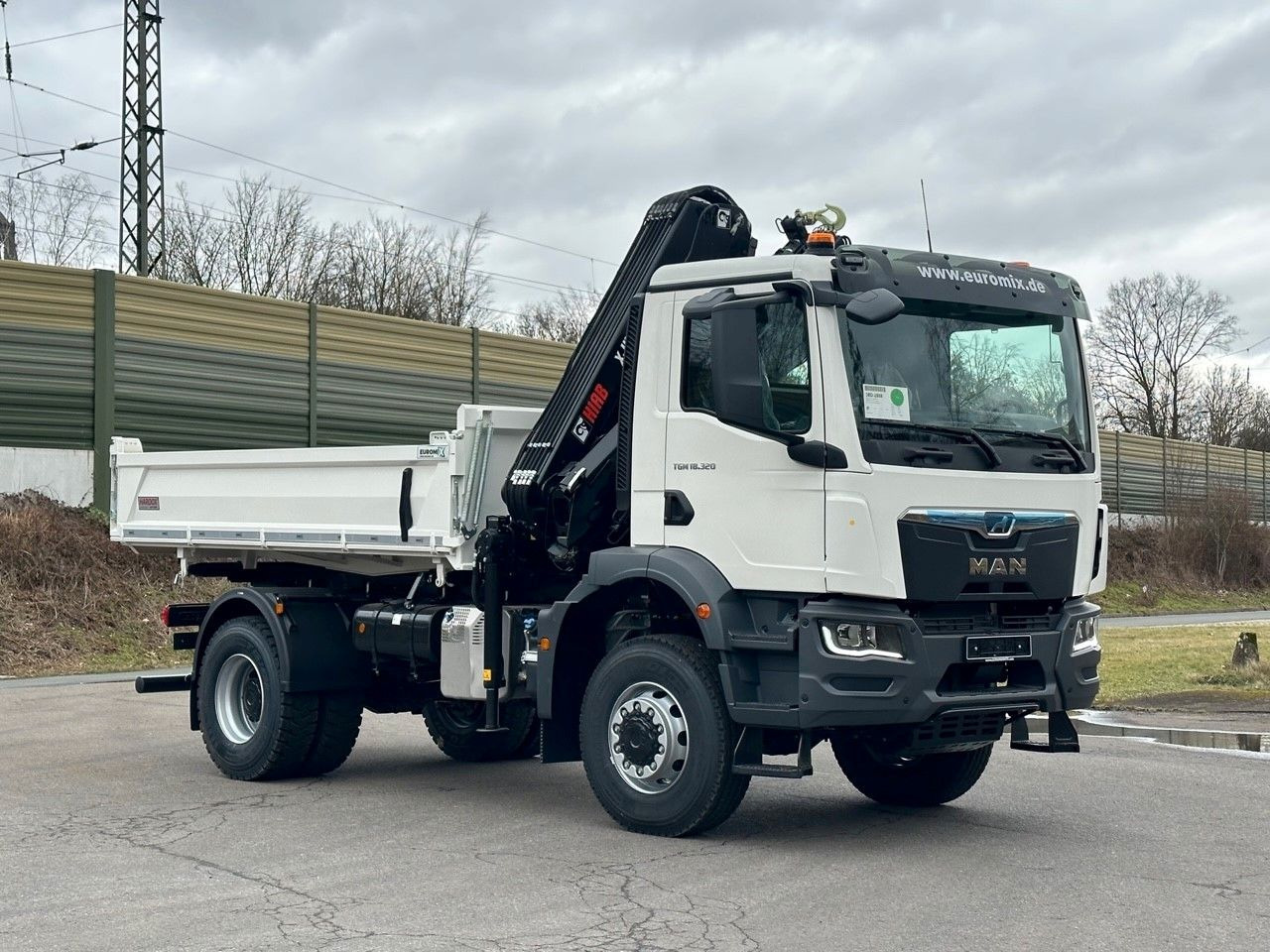 MAN TGM 18.320 4x4 Euro6e Hiab X-HiDuo 138DS-3 - Billenőplatós teherautó, Darus autó: 3 kép. MAN TGM 18.320 4x4 Euro6e Hiab X-HiDuo 138DS-3 - Billenőplatós teherautó, Darus autó: 3 kép.