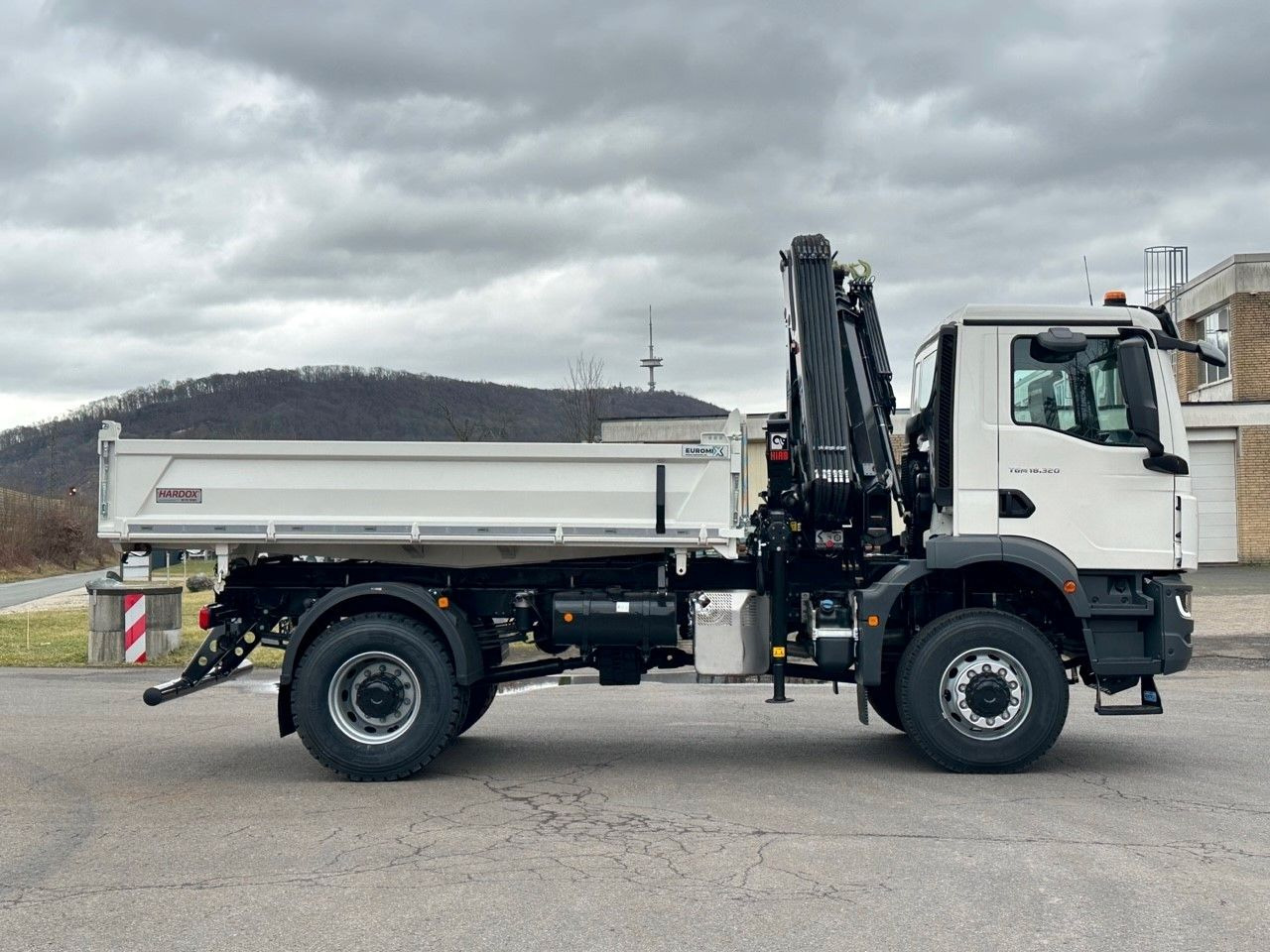 MAN TGM 18.320 4x4 Euro6e Hiab X-HiDuo 138DS-3 - Billenőplatós teherautó, Darus autó: 4 kép. MAN TGM 18.320 4x4 Euro6e Hiab X-HiDuo 138DS-3 - Billenőplatós teherautó, Darus autó: 4 kép.