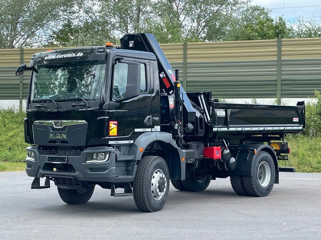 MAN TGM 18.320 4x4 Euro6e Hiab X Hiduo 228-4 - Billenőplatós teherautó, Darus autó: 2 kép. MAN TGM 18.320 4x4 Euro6e Hiab X Hiduo 228-4 - Billenőplatós teherautó, Darus autó: 2 kép.