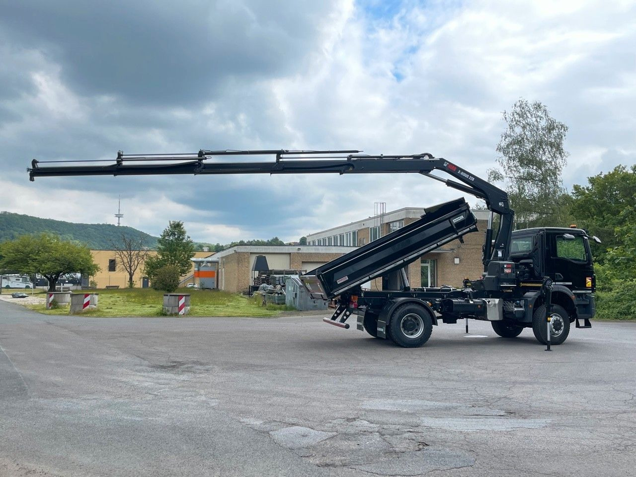 MAN TGM 18.320 4x4 Euro6e Hiab X Hiduo 228-4 - Billenőplatós teherautó, Darus autó: 2 kép. MAN TGM 18.320 4x4 Euro6e Hiab X Hiduo 228-4 - Billenőplatós teherautó, Darus autó: 2 kép.