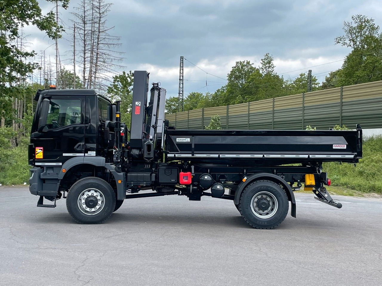 MAN TGM 18.320 4x4 Euro6e Hiab X Hiduo 228-4 - Billenőplatós teherautó, Darus autó: 3 kép. MAN TGM 18.320 4x4 Euro6e Hiab X Hiduo 228-4 - Billenőplatós teherautó, Darus autó: 3 kép.