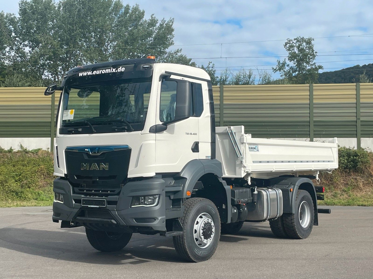 MAN TGS 18.400 TG3 4x4 Euro6e 3-Seiten-Kippe Euromix MAN TGS 18.400 TG3 4x4 Euro6e 3-Seiten-Kippe Euromix - Billenőplatós teherautó: 1 kép. MAN TGS 18.400 TG3 4x4 Euro6e 3-Seiten-Kippe Euromix MAN TGS 18.400 TG3 4x4 Euro6e 3-Seiten-Kippe Euromix - Billenőplatós teherautó: 1 kép.