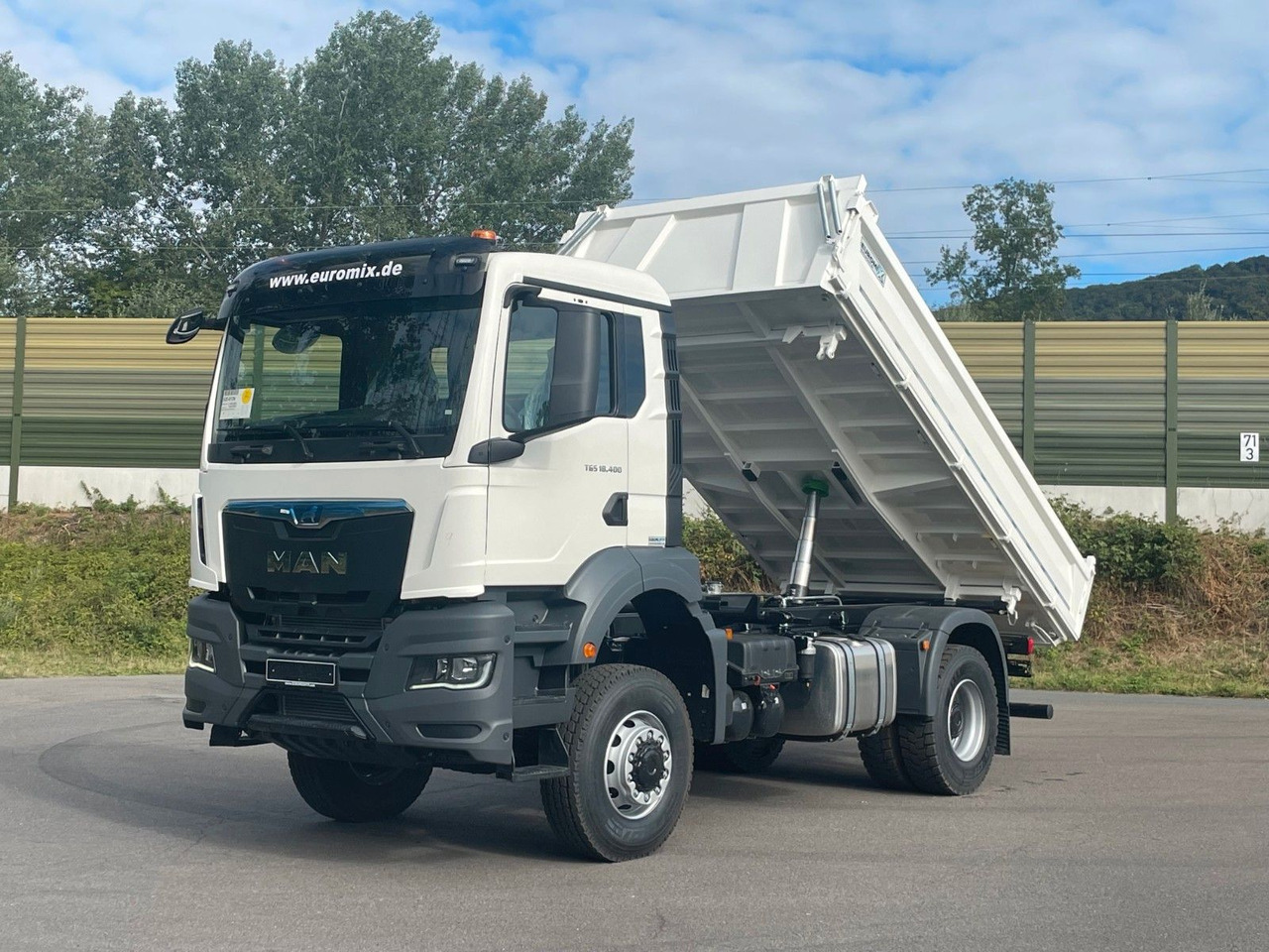 MAN TGS 18.400 TG3 4x4 Euro6e 3-Seiten-Kippe Euromix - Billenőplatós teherautó: 1 kép. MAN TGS 18.400 TG3 4x4 Euro6e 3-Seiten-Kippe Euromix - Billenőplatós teherautó: 1 kép.