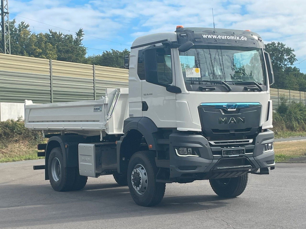 MAN TGS 18.400 TG3 4x4 Euro6e 3-Seiten-Kippe Euromix - Billenőplatós teherautó: 3 kép. MAN TGS 18.400 TG3 4x4 Euro6e 3-Seiten-Kippe Euromix - Billenőplatós teherautó: 3 kép.