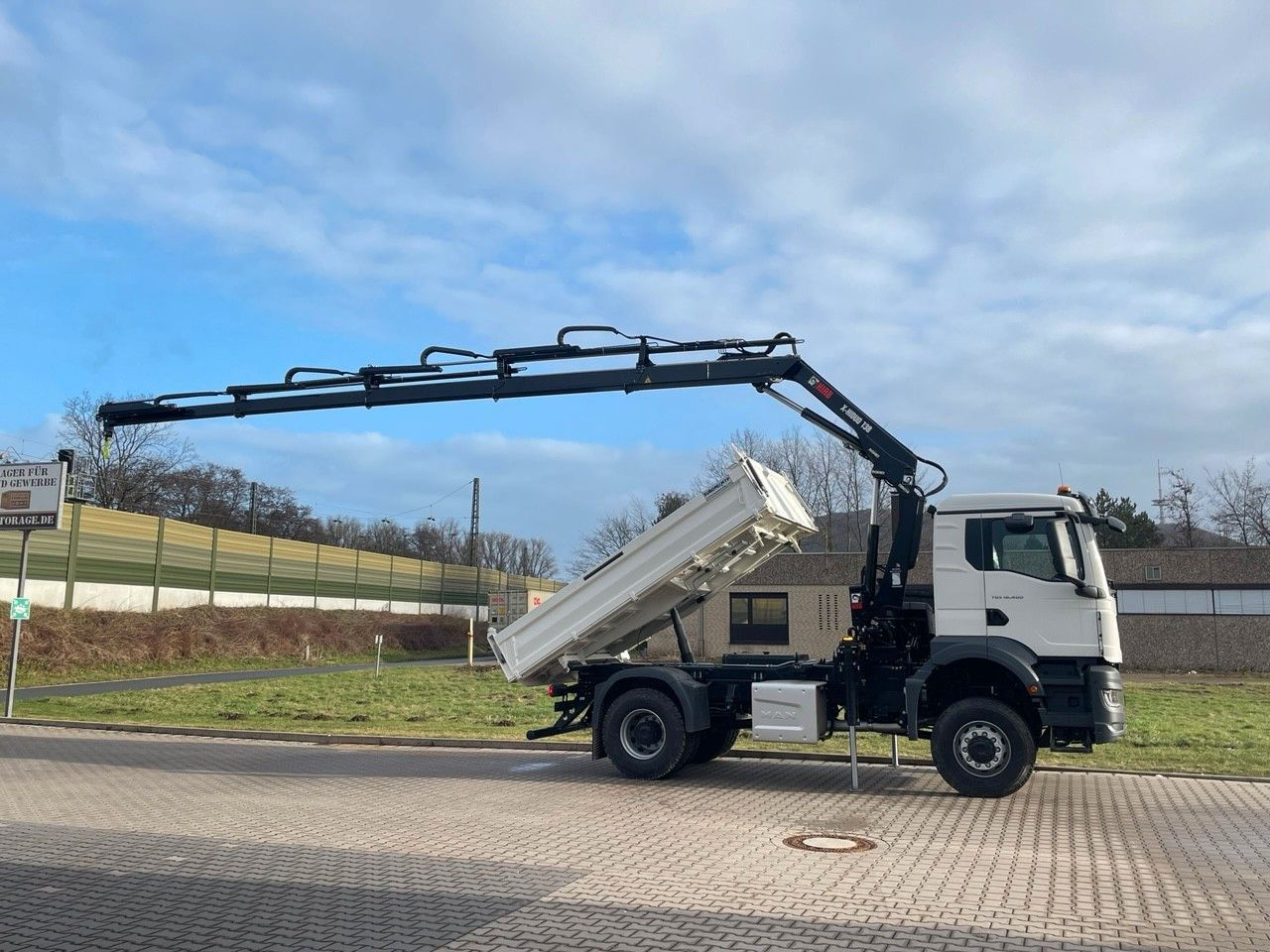 MAN TGS 18.400 TG3 4x4 Euro6e Hiab X-HiDuo 138DS-4 MAN TGS 18.400 TG3 4x4 Euro6e Hiab X-HiDuo 138DS-4 - Billenőplatós teherautó, Darus autó: 4 kép. MAN TGS 18.400 TG3 4x4 Euro6e Hiab X-HiDuo 138DS-4 MAN TGS 18.400 TG3 4x4 Euro6e Hiab X-HiDuo 138DS-4 - Billenőplatós teherautó, Darus autó: 4 kép.