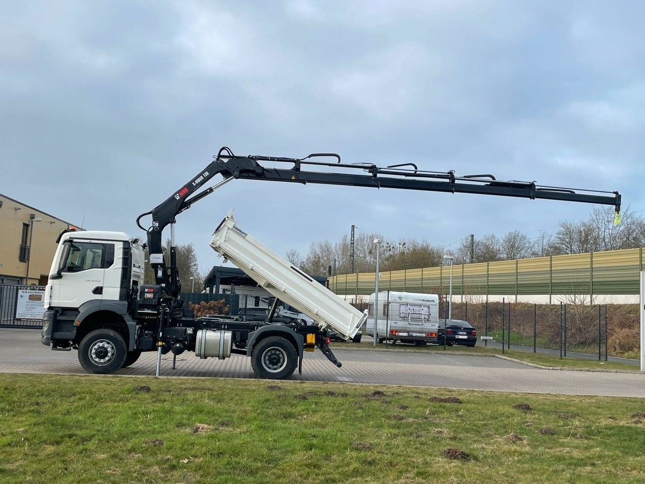 MAN TGS 18.400 TG3 4x4 Euro6e Hiab X-HiDuo 138DS-4 - Billenőplatós teherautó, Darus autó: 2 kép. MAN TGS 18.400 TG3 4x4 Euro6e Hiab X-HiDuo 138DS-4 - Billenőplatós teherautó, Darus autó: 2 kép.