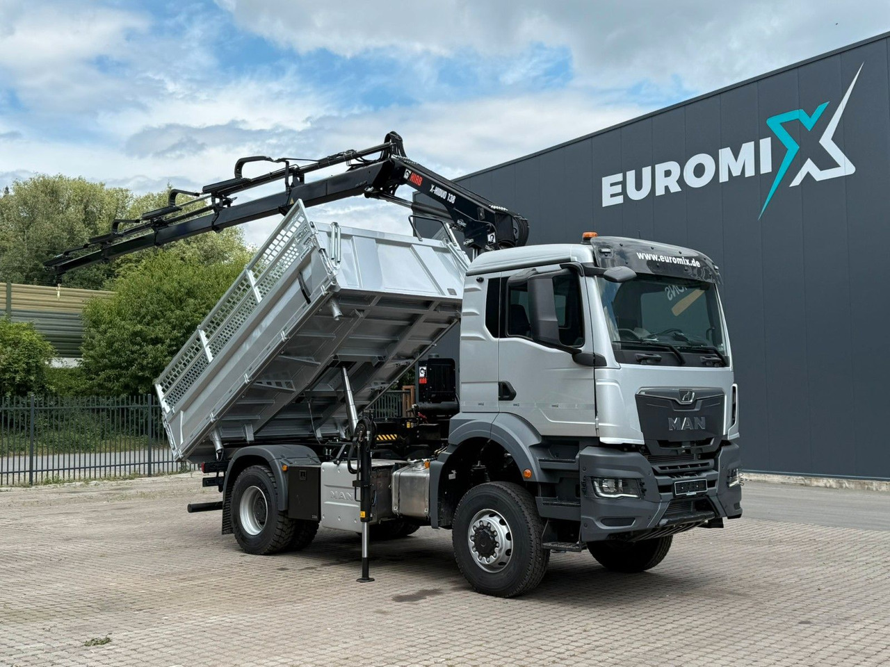 MAN TGS 18.400 TG3 4x4 Euro6e Hiab X-HiDuo 138DS-4 - Billenőplatós teherautó, Darus autó: 1 kép. MAN TGS 18.400 TG3 4x4 Euro6e Hiab X-HiDuo 138DS-4 - Billenőplatós teherautó, Darus autó: 1 kép.