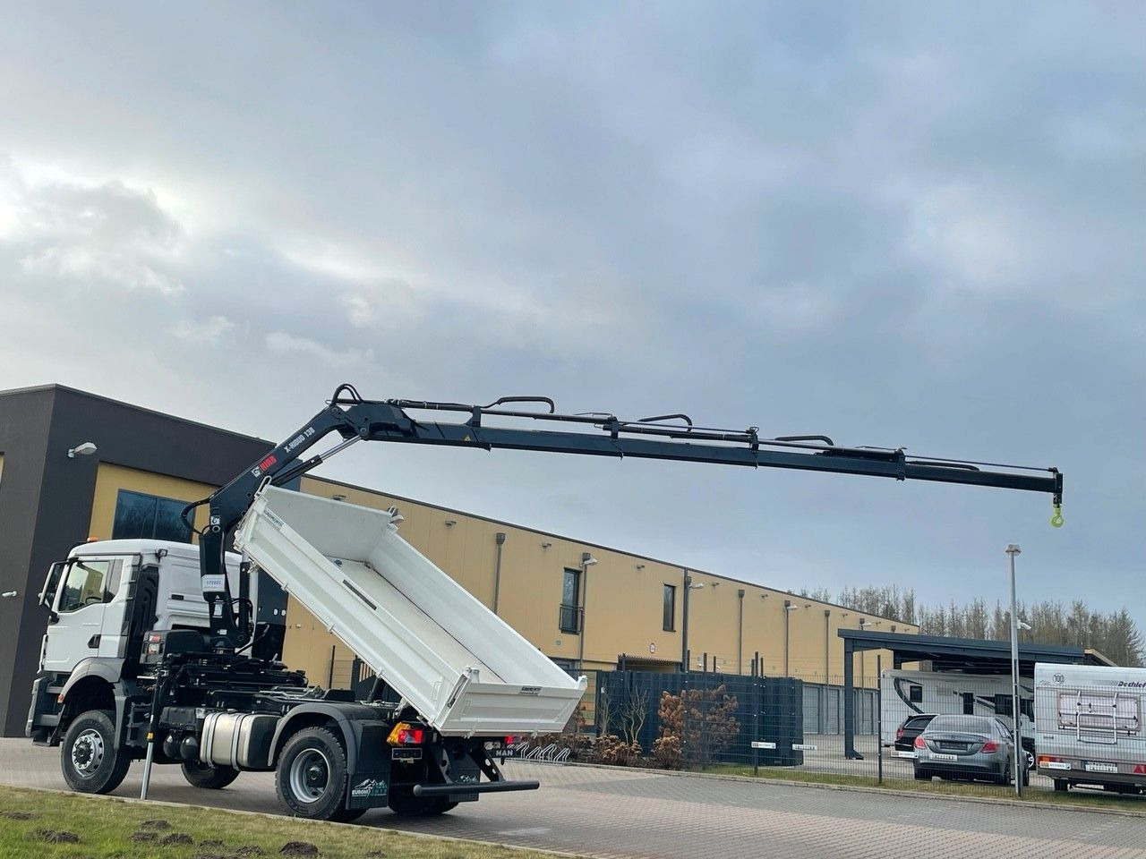 MAN TGS 18.400 TG3 4x4 Euro6e Hiab X-HiDuo 138DS-4 - Billenőplatós teherautó, Darus autó: 3 kép. MAN TGS 18.400 TG3 4x4 Euro6e Hiab X-HiDuo 138DS-4 - Billenőplatós teherautó, Darus autó: 3 kép.