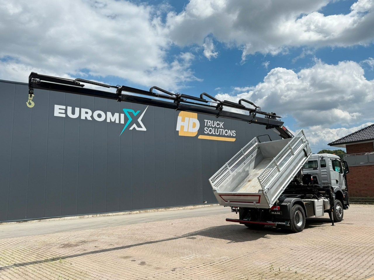 MAN TGS 18.400 TG3 4x4 Euro6e Hiab X-HiDuo 138DS-4 - Billenőplatós teherautó, Darus autó: 5 kép. MAN TGS 18.400 TG3 4x4 Euro6e Hiab X-HiDuo 138DS-4 - Billenőplatós teherautó, Darus autó: 5 kép.