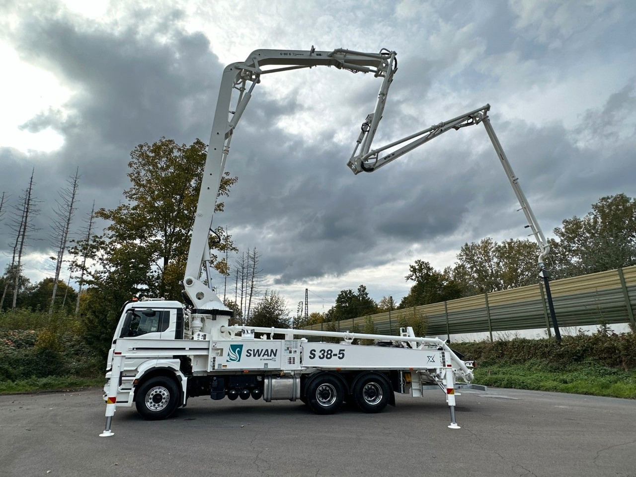 MAN TGS 26.510 6x4 SWAN TSP 38-5 160RZ ( 38m ) MAN TGS 26.510 6x4 SWAN TSP 38-5 160RZ ( 38m ) - Betonpumpa: 4 kép. MAN TGS 26.510 6x4 SWAN TSP 38-5 160RZ ( 38m ) MAN TGS 26.510 6x4 SWAN TSP 38-5 160RZ ( 38m ) - Betonpumpa: 4 kép.