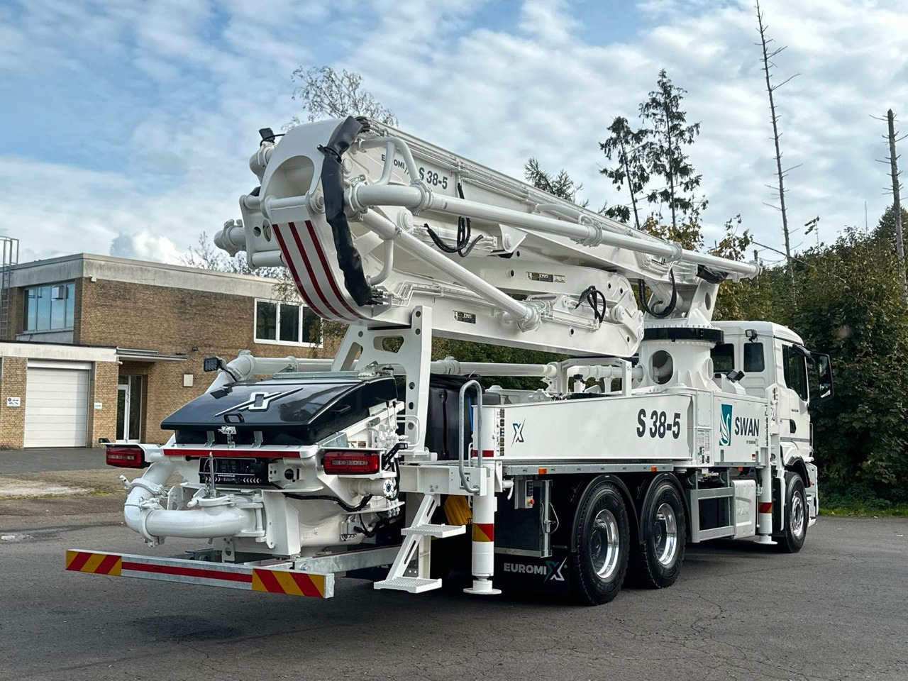 MAN TGS 26.510 6x4 SWAN TSP 38-5 160RZ ( 38m ) MAN TGS 26.510 6x4 SWAN TSP 38-5 160RZ ( 38m ) - Betonpumpa: 4 kép. MAN TGS 26.510 6x4 SWAN TSP 38-5 160RZ ( 38m ) MAN TGS 26.510 6x4 SWAN TSP 38-5 160RZ ( 38m ) - Betonpumpa: 4 kép.