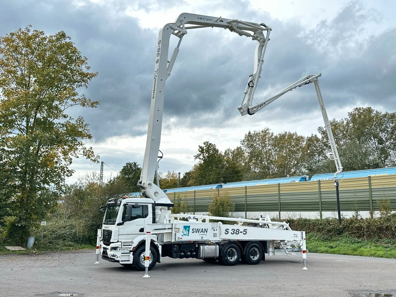 MAN TGS 26.510 6x4 SWAN TSP 38-5 160RZ ( 38m ) - Betonpumpa: 3 kép. MAN TGS 26.510 6x4 SWAN TSP 38-5 160RZ ( 38m ) - Betonpumpa: 3 kép.
