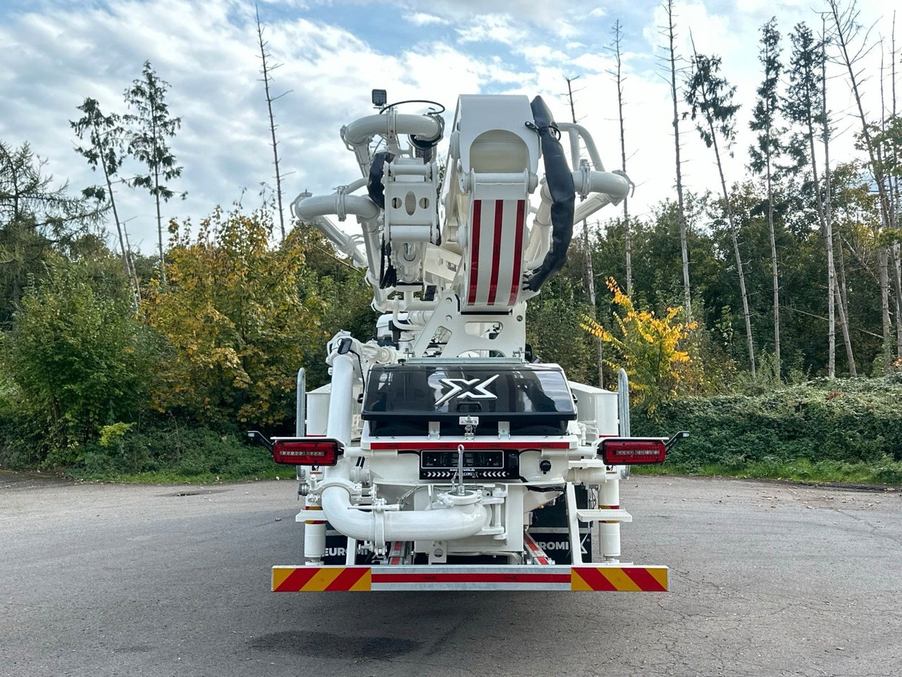 MAN TGS 26.510 6x4 SWAN TSP 38-5 160RZ ( 38m ) - Betonpumpa: 5 kép. MAN TGS 26.510 6x4 SWAN TSP 38-5 160RZ ( 38m ) - Betonpumpa: 5 kép.
