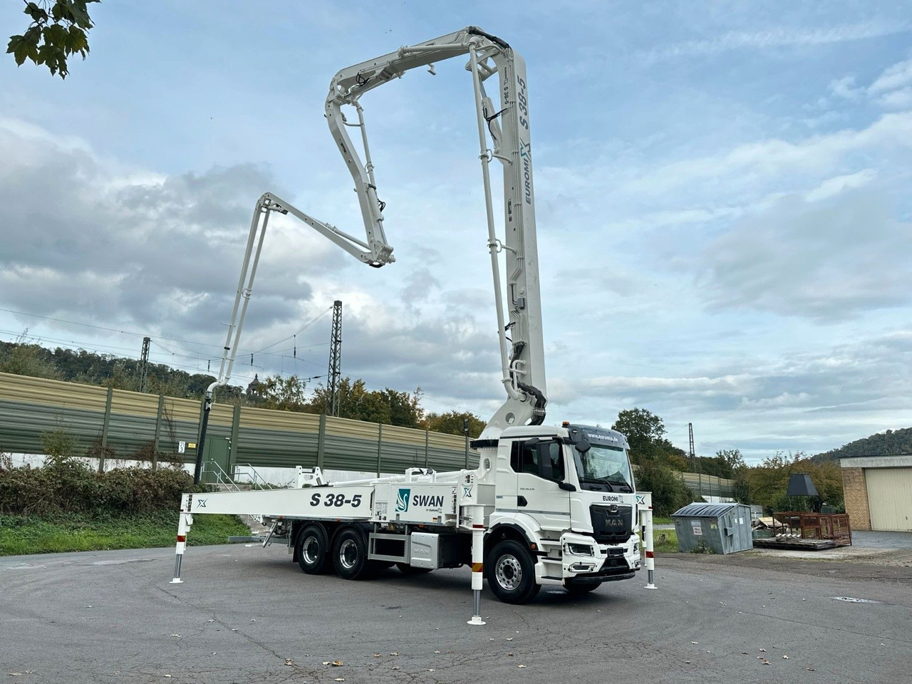 MAN TGS 26.510 6x4 SWAN TSP 38-5 160RZ ( 38m ) - Betonpumpa: 1 kép. MAN TGS 26.510 6x4 SWAN TSP 38-5 160RZ ( 38m ) - Betonpumpa: 1 kép.