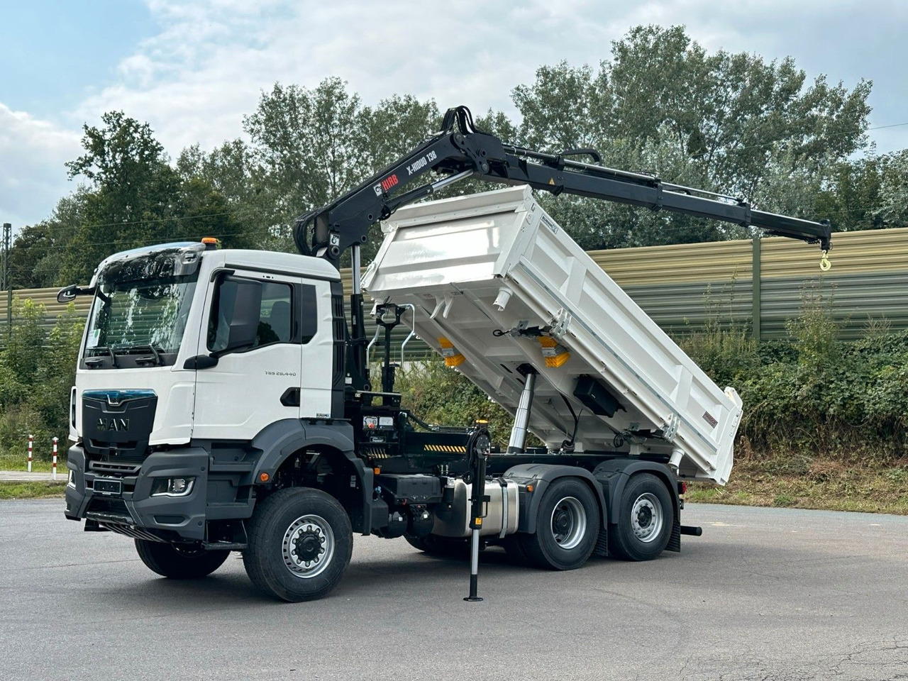 MAN TGS 28.440 6x4-4/3-Seiten- Kipper / Hiab 138-3 MAN TGS 28.440 6x4-4/3-Seiten- Kipper / Hiab 138-3 - Billenőplatós teherautó, Darus autó: 2 kép. MAN TGS 28.440 6x4-4/3-Seiten- Kipper / Hiab 138-3 MAN TGS 28.440 6x4-4/3-Seiten- Kipper / Hiab 138-3 - Billenőplatós teherautó, Darus autó: 2 kép.