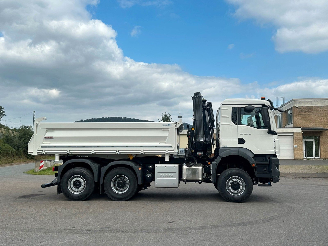 Billenőplatós teherautó, Darus autó MAN TGS 28.440 6x4-4/3-Seiten- Kipper / Hiab 138-3: 6 kép.