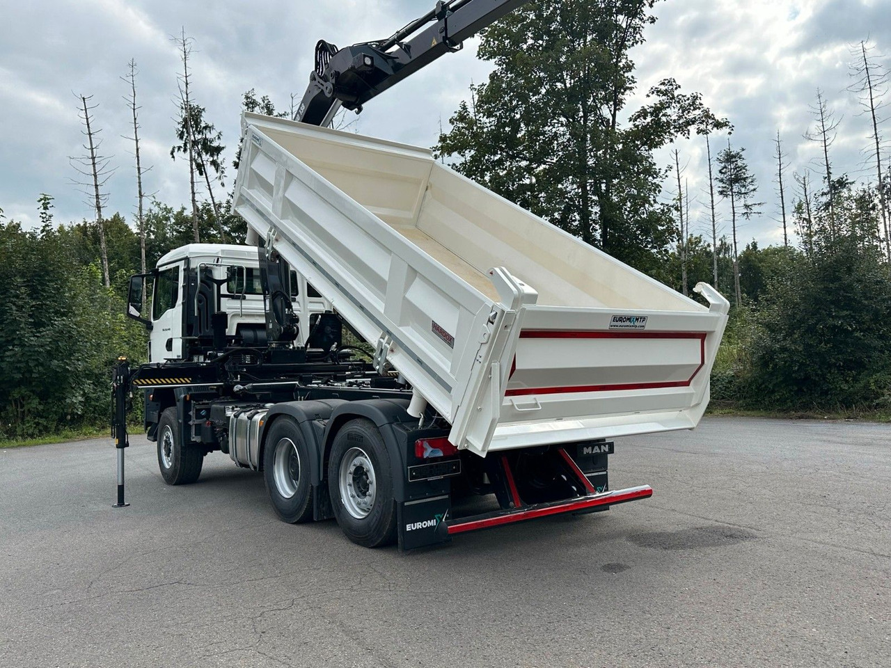 Billenőplatós teherautó, Darus autó MAN TGS 28.440 6x4-4/3-Seiten- Kipper / Hiab 138-3: 12 kép.