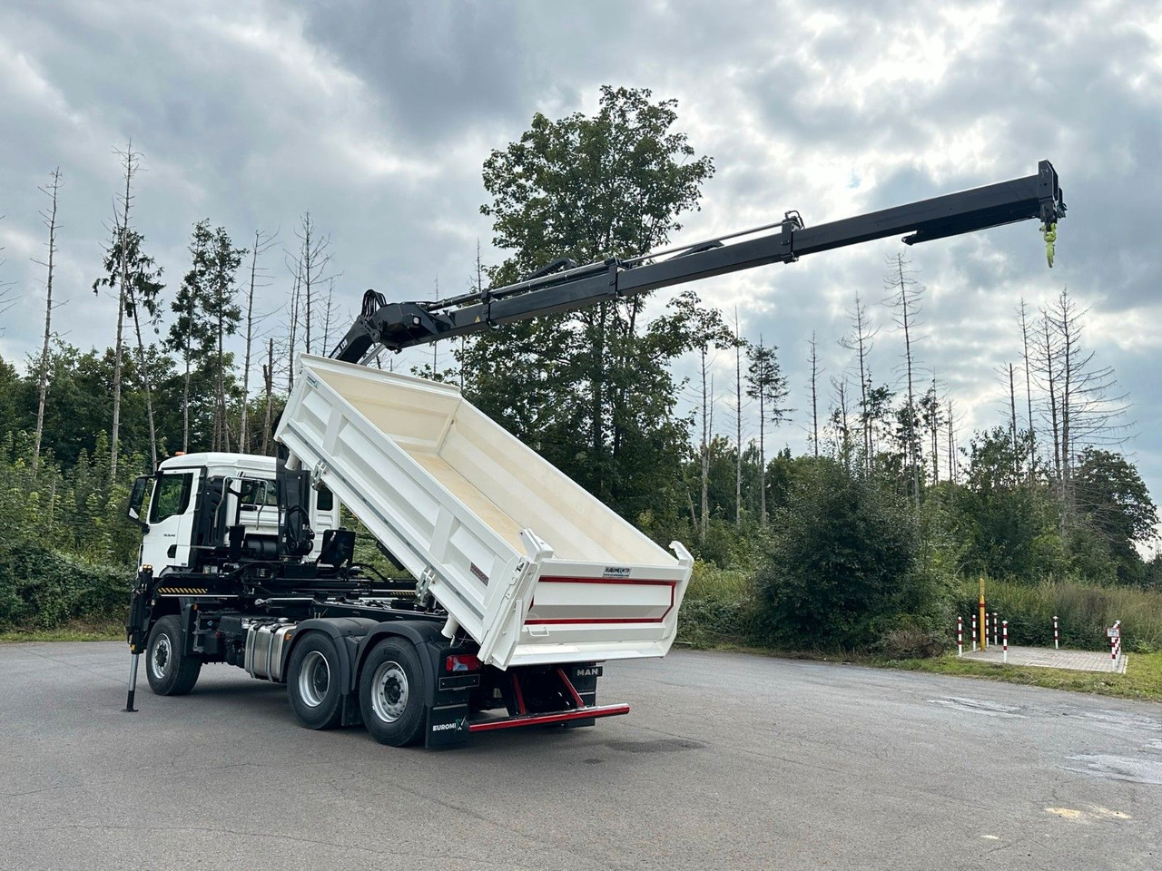Billenőplatós teherautó, Darus autó MAN TGS 28.440 6x4-4/3-Seiten- Kipper / Hiab 138-3: 10 kép.