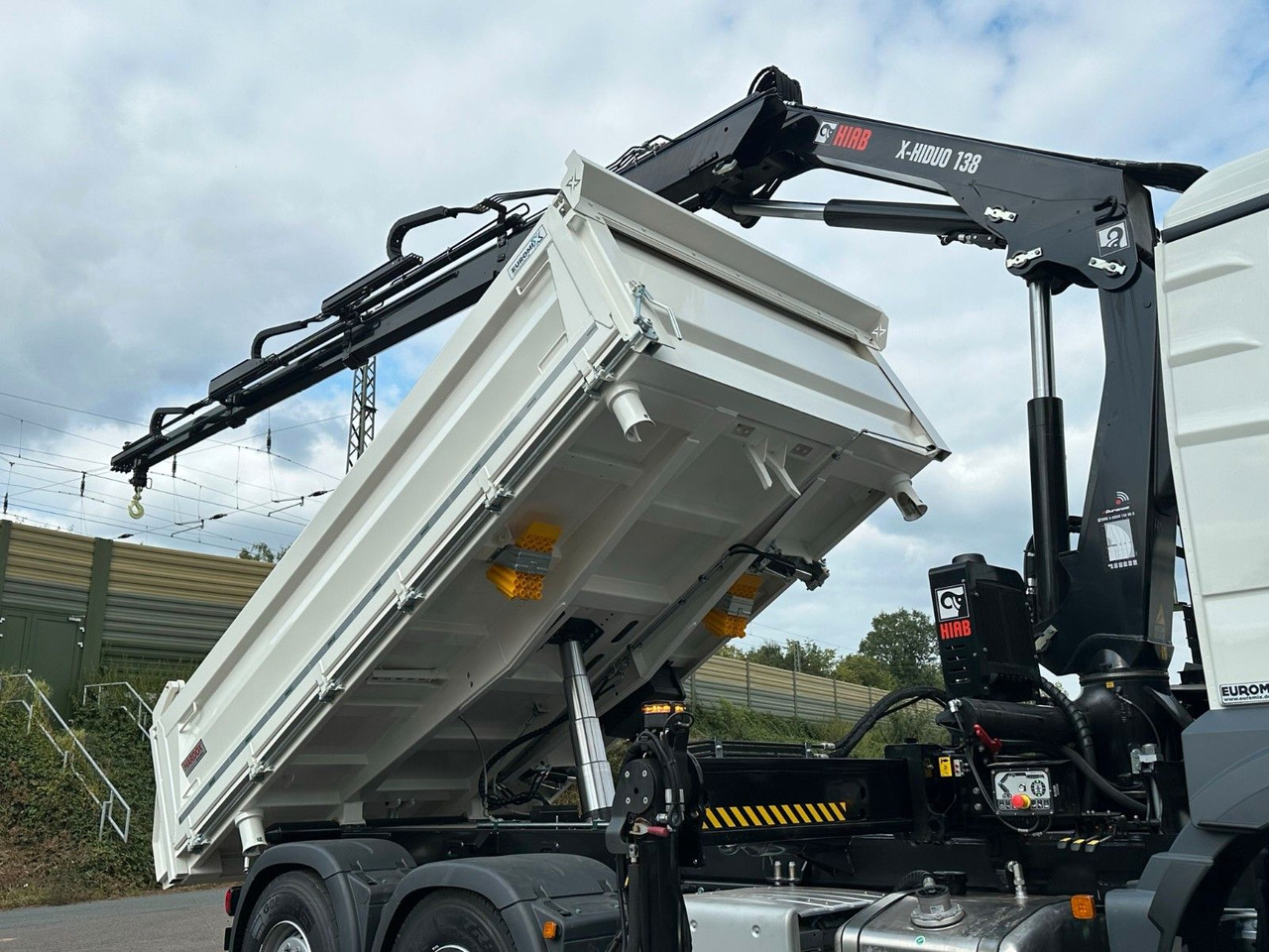 Billenőplatós teherautó, Darus autó MAN TGS 28.440 6x4-4/3-Seiten- Kipper / Hiab 138-3: 20 kép.