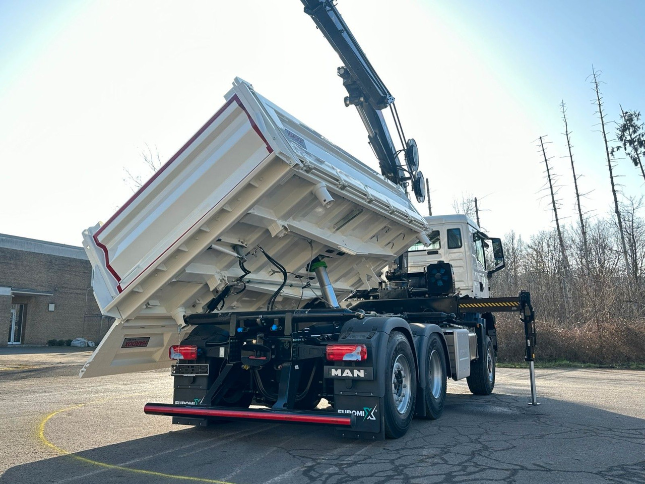 MAN TGS 28.440 6x4-4/3-Seiten- Kipper / Hiab 228-6 - Billenőplatós teherautó, Darus autó: 3 kép. MAN TGS 28.440 6x4-4/3-Seiten- Kipper / Hiab 228-6 - Billenőplatós teherautó, Darus autó: 3 kép.