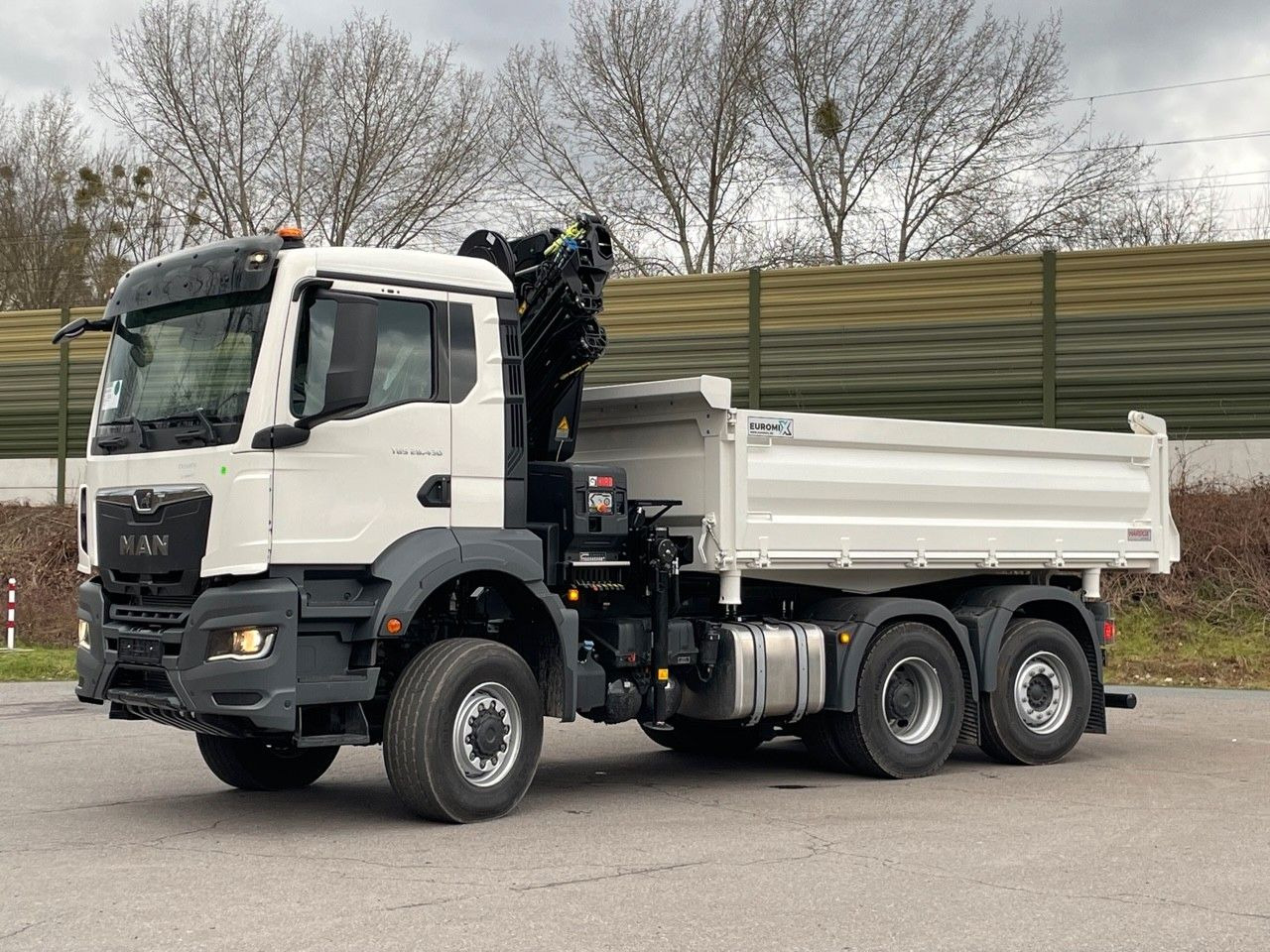 MAN TGS 28.440 6x4-4/3-Seiten- Kipper / Hiab 228-6 - Billenőplatós teherautó, Darus autó: 3 kép. MAN TGS 28.440 6x4-4/3-Seiten- Kipper / Hiab 228-6 - Billenőplatós teherautó, Darus autó: 3 kép.