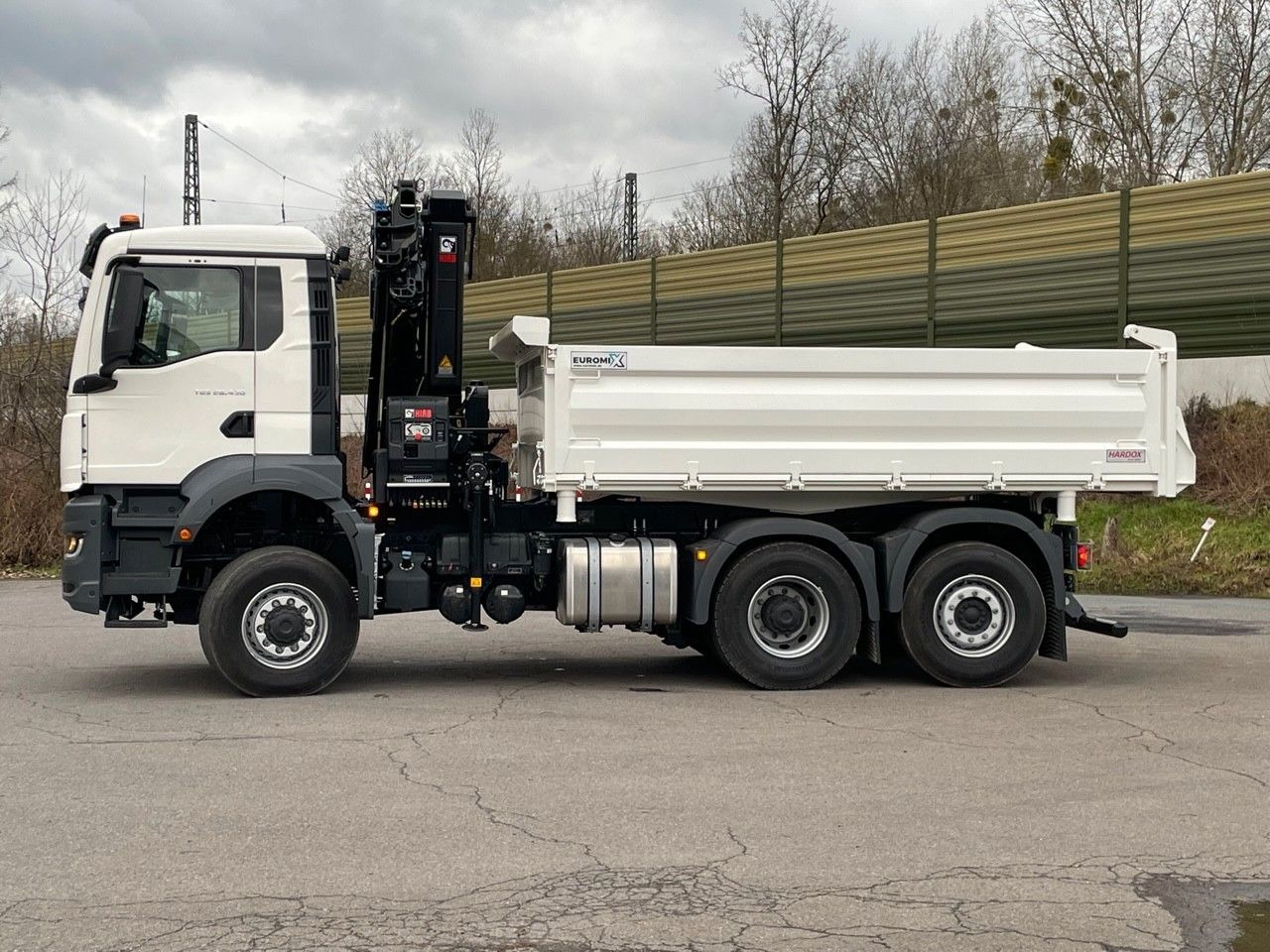 MAN TGS 28.440 6x4-4/3-Seiten- Kipper / Hiab 228-6 - Billenőplatós teherautó, Darus autó: 4 kép. MAN TGS 28.440 6x4-4/3-Seiten- Kipper / Hiab 228-6 - Billenőplatós teherautó, Darus autó: 4 kép.