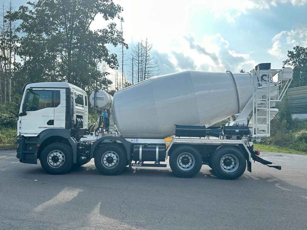 MAN TGS 32.440 8x4 / Euromix MTP EM 9 L MAN TGS 32.440 8x4 / Euromix MTP EM 9 L - Betonmixer: 4 kép. MAN TGS 32.440 8x4 / Euromix MTP EM 9 L MAN TGS 32.440 8x4 / Euromix MTP EM 9 L - Betonmixer: 4 kép.