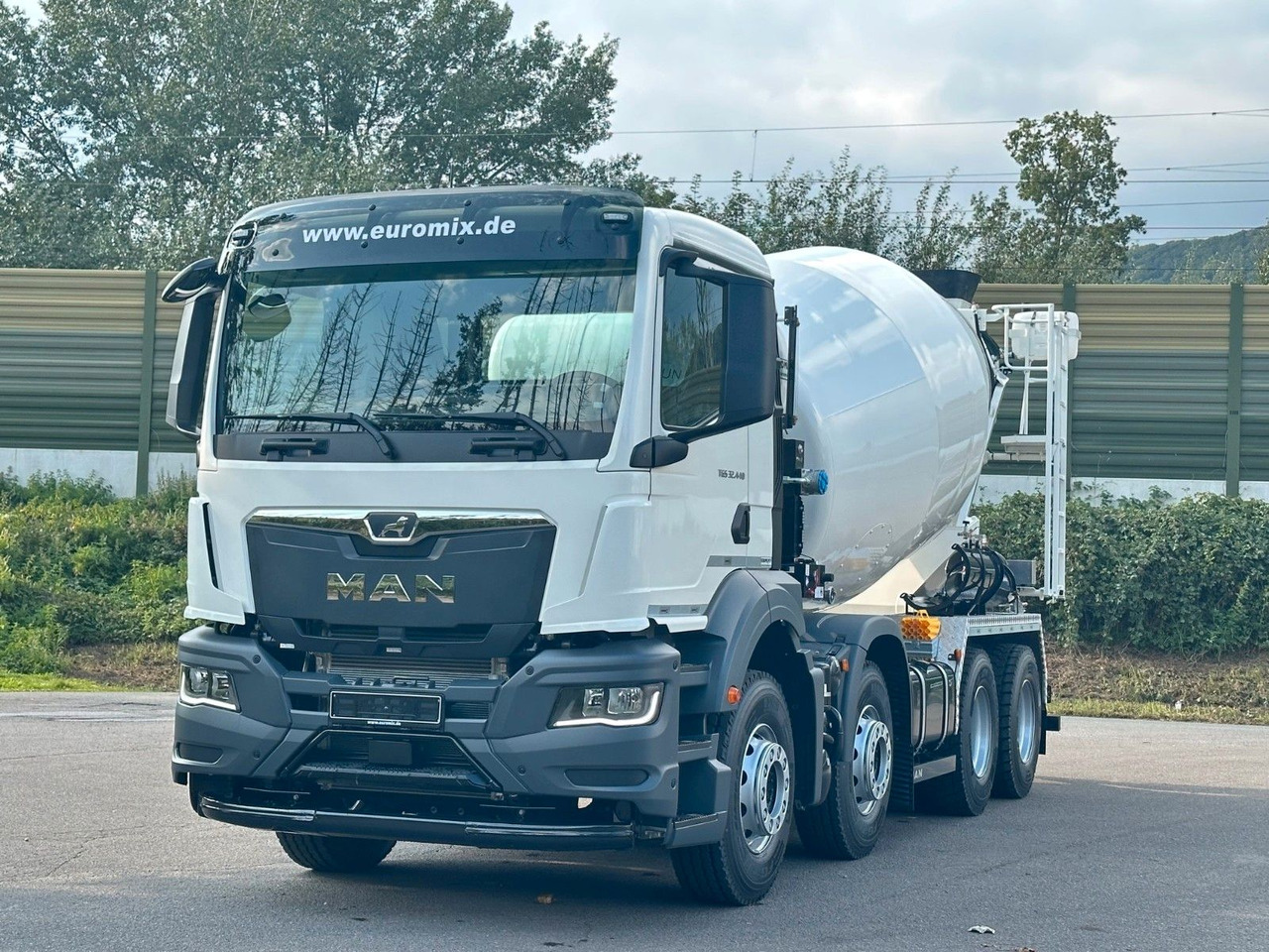 MAN TGS 32.440 8x4 / Euromix MTP EM 9 L - Betonmixer: 2 kép. MAN TGS 32.440 8x4 / Euromix MTP EM 9 L - Betonmixer: 2 kép.