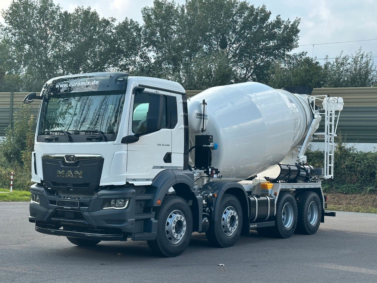 MAN TGS 32.440 8x4 / Euromix MTP EM 9 L - Betonmixer: 3 kép. MAN TGS 32.440 8x4 / Euromix MTP EM 9 L - Betonmixer: 3 kép.