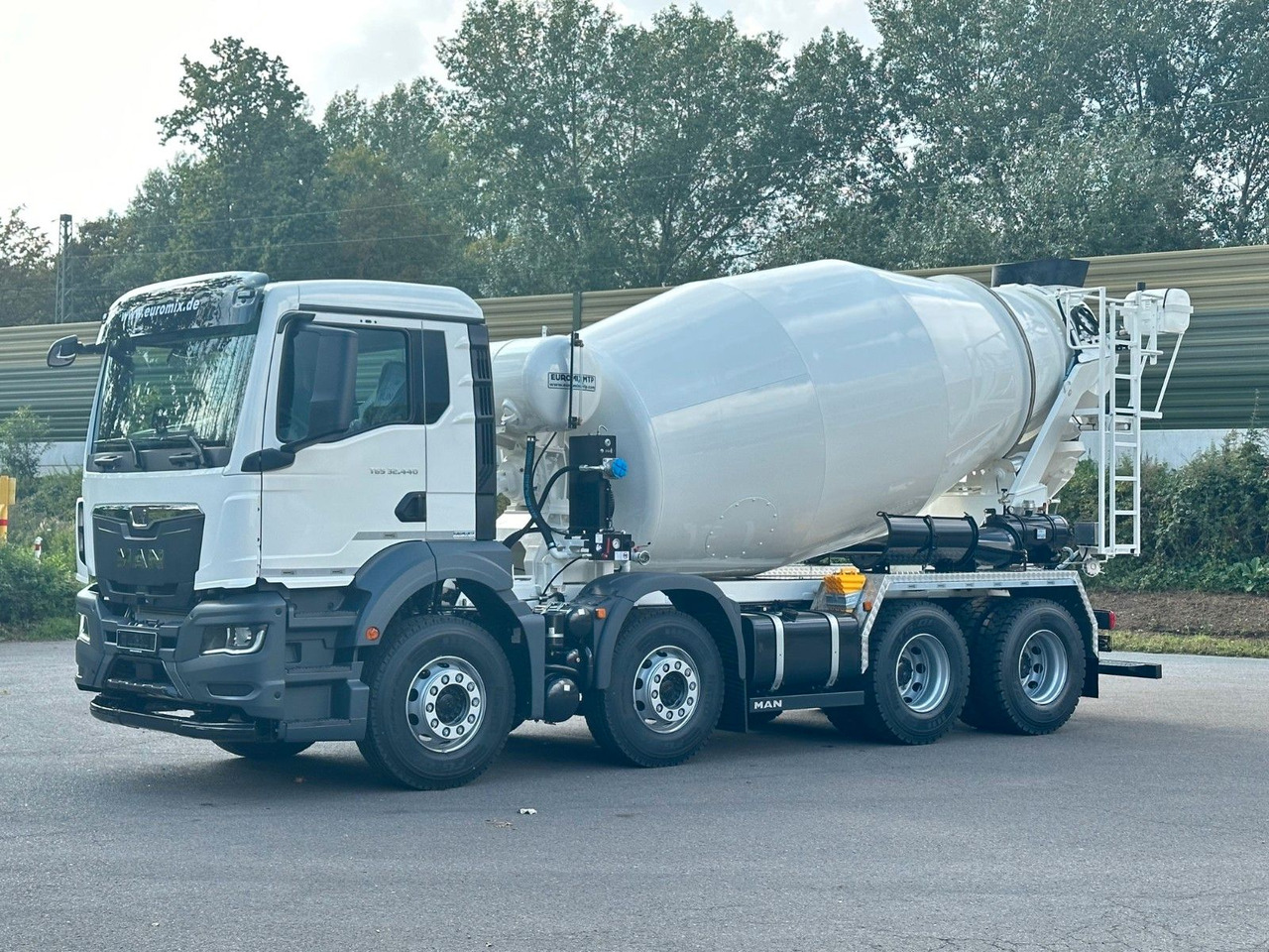 MAN TGS 32.440 8x4 / Euromix MTP EM 9 L - Betonmixer: 1 kép. MAN TGS 32.440 8x4 / Euromix MTP EM 9 L - Betonmixer: 1 kép.